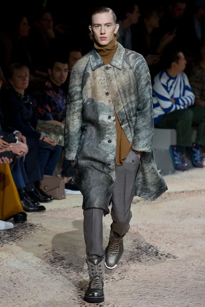 Look 29